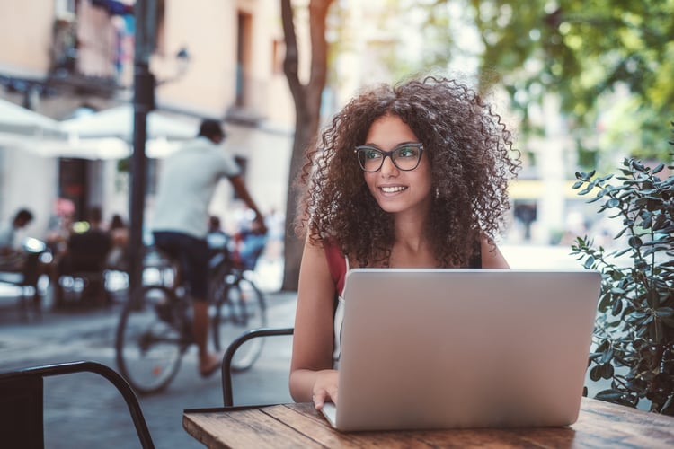 virtual assistant working at cafe