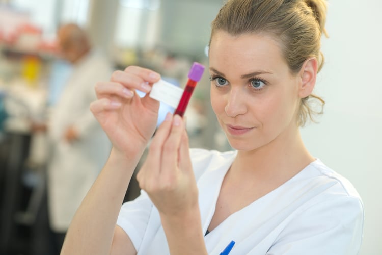 phlebotomist labeling blood test